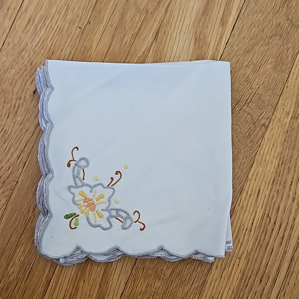 Set of 6 Vintage embroidered napkins